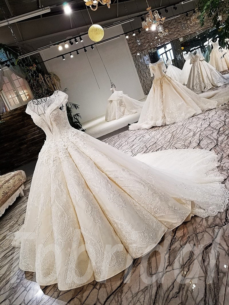Princess Ball Gown Wedding Dresses for a Fairytale Wedding - Belle The  Magazine | Ball gowns wedding, Wedding dresses strapless, Wedding dress  inspiration