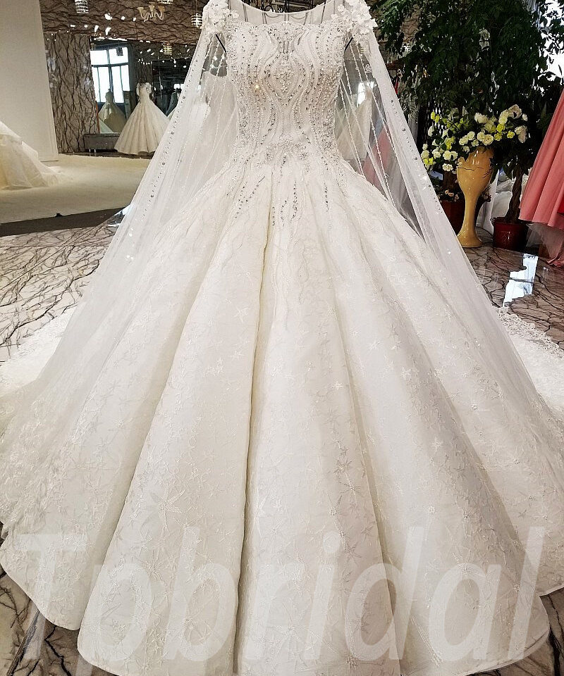 long train wedding dress-074-03