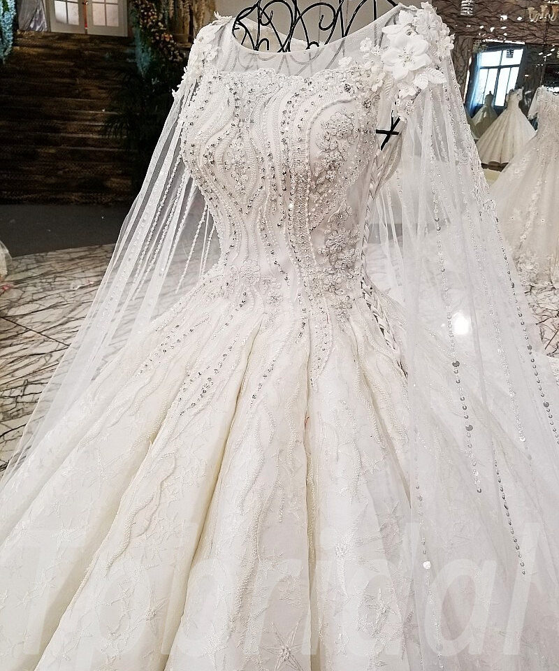 long train wedding dress-074-07