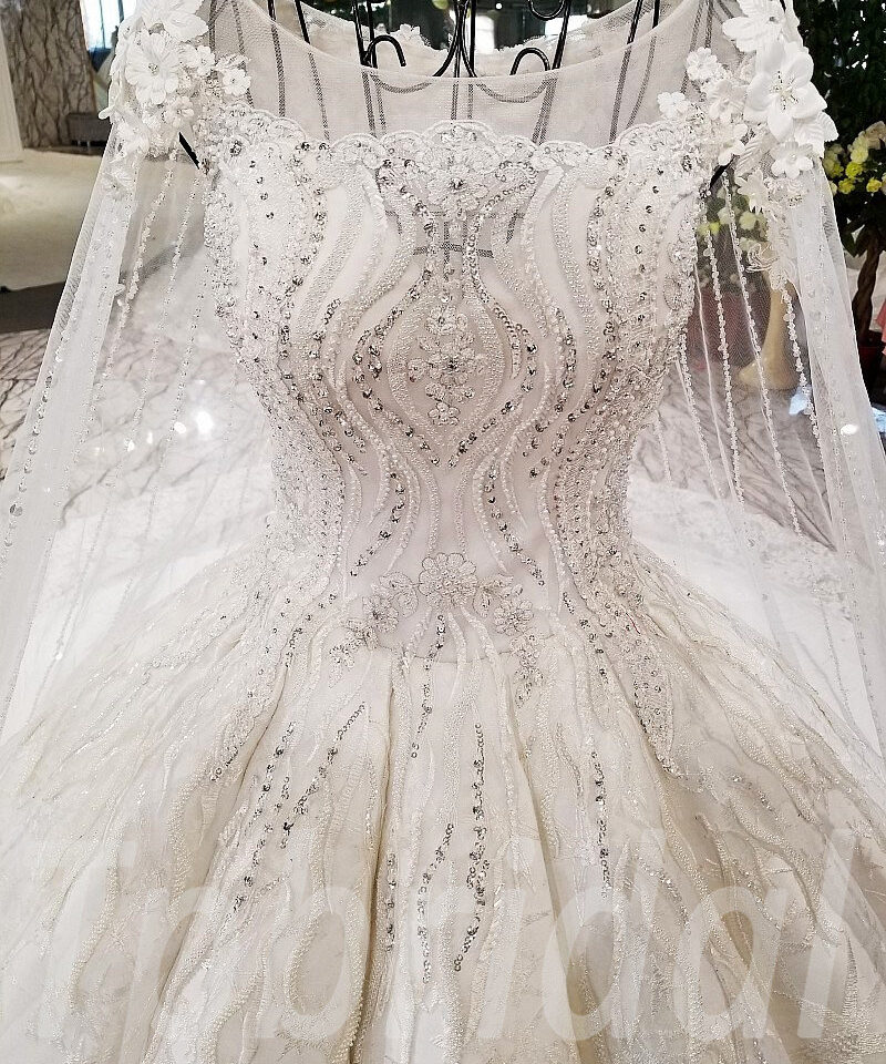 long train wedding dress-074-09