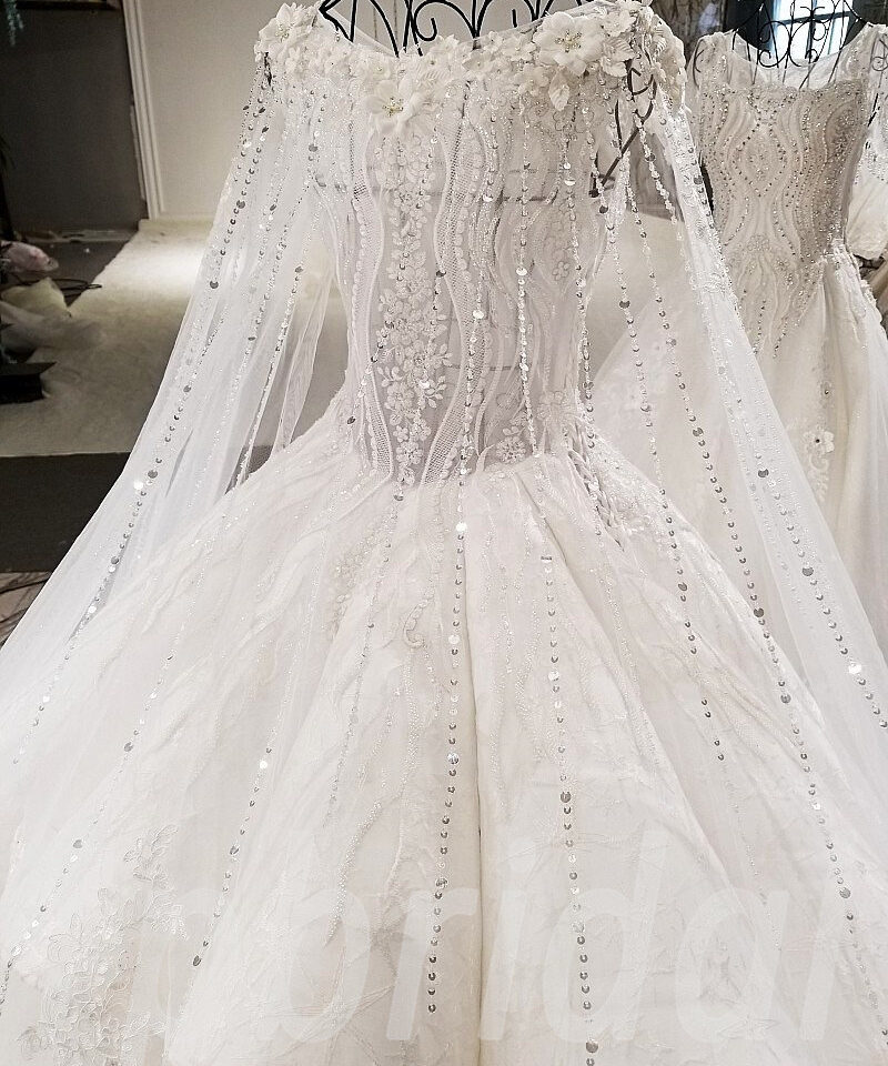 long train wedding dress-074-10