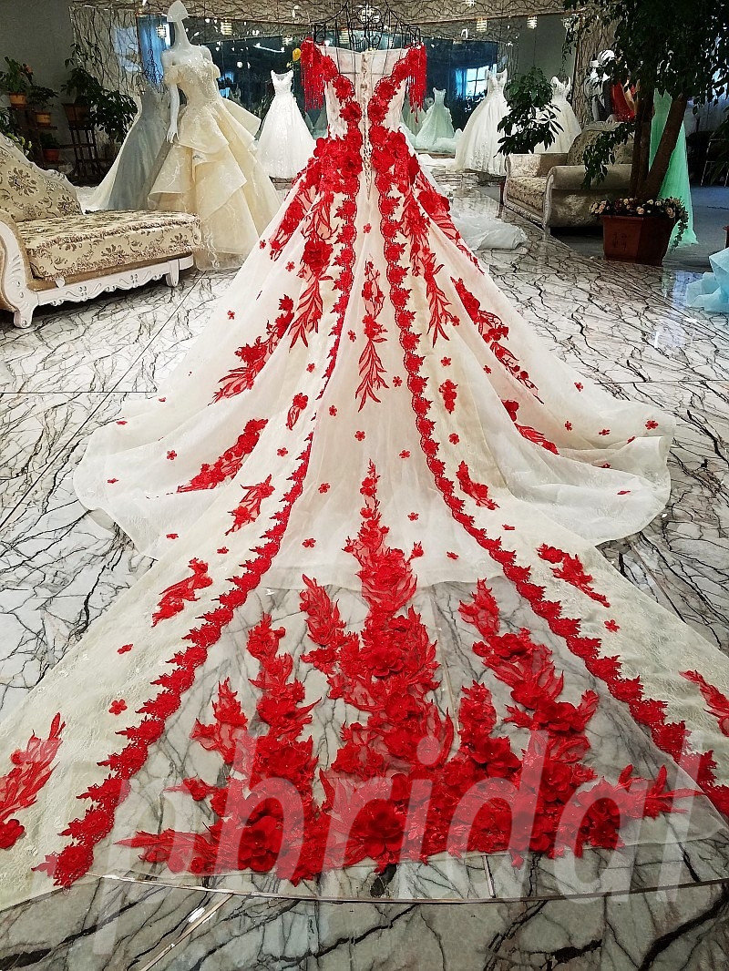 Romantic Red Princess Red Bridal Gown With Illusion Neckline, 3D Floral  Appliques, Cap Sleeves, And Gorgeous Cathedral Train From Xzy1984316,  $381.91 | DHgate.Com