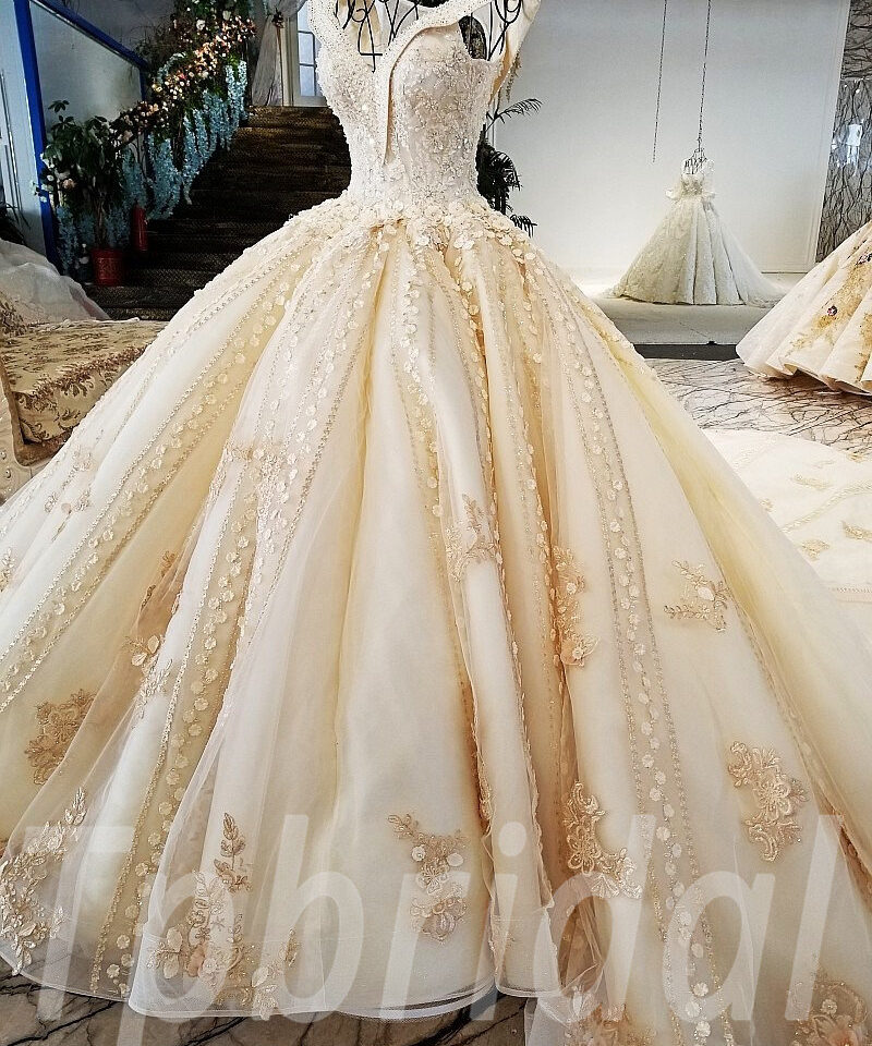 wedding dresses train-122-04
