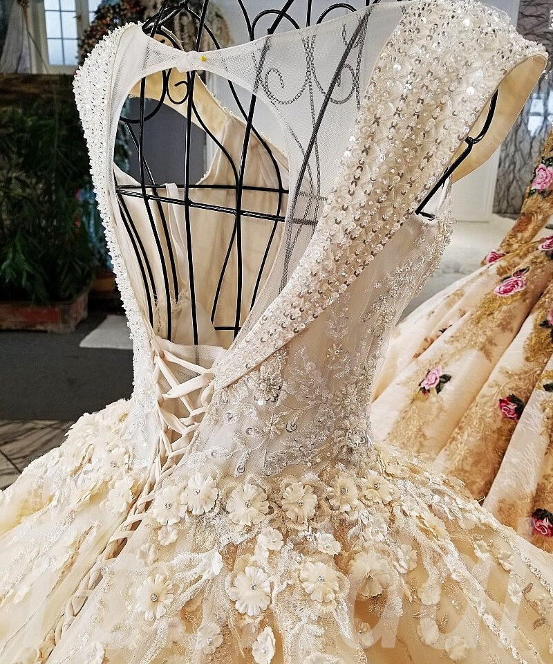 wedding dresses train-122-06