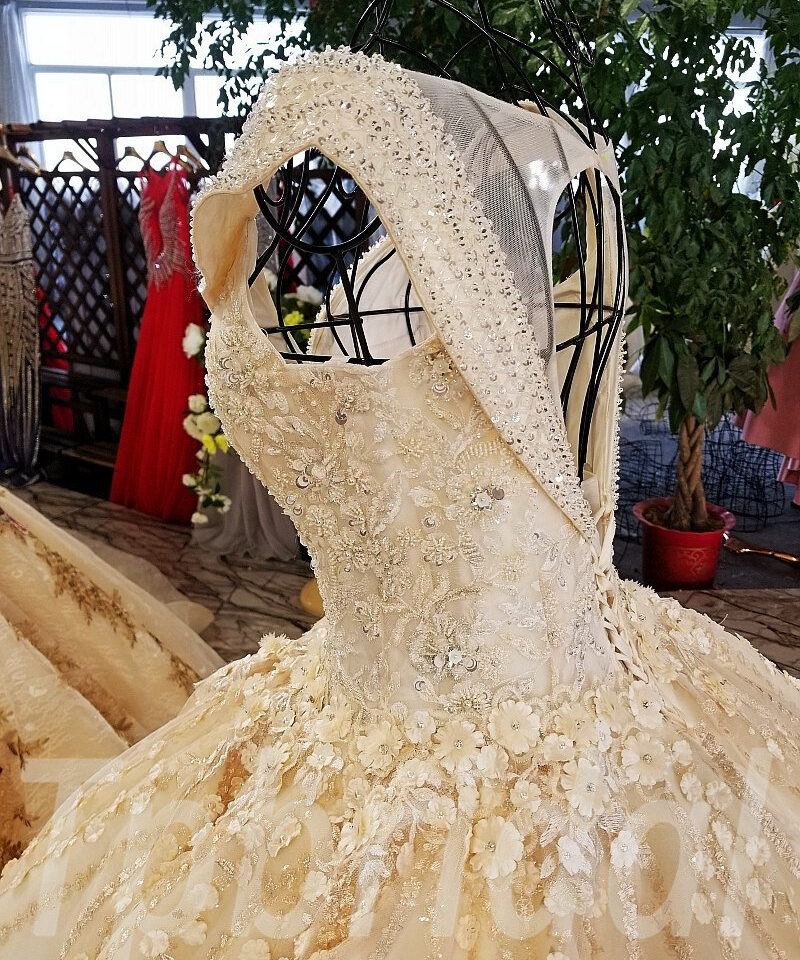 wedding dresses train-122-07