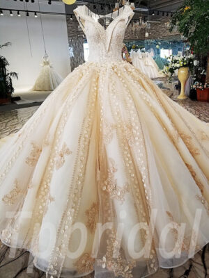 wedding dresses train-122-09