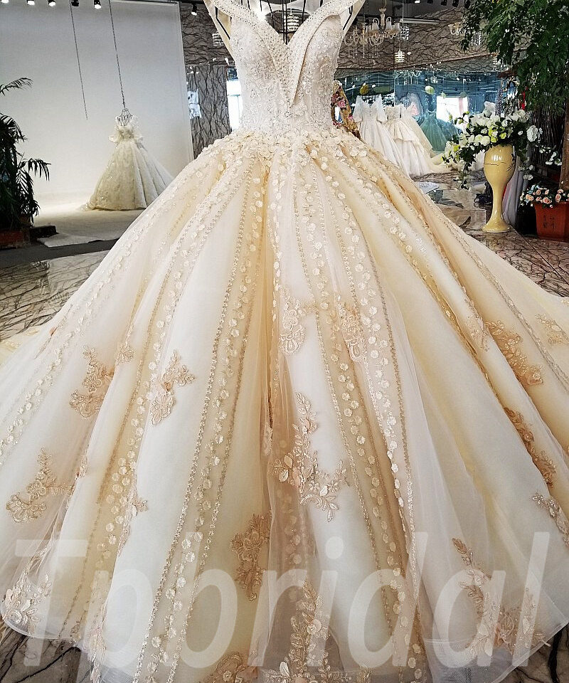wedding dresses train-122-09