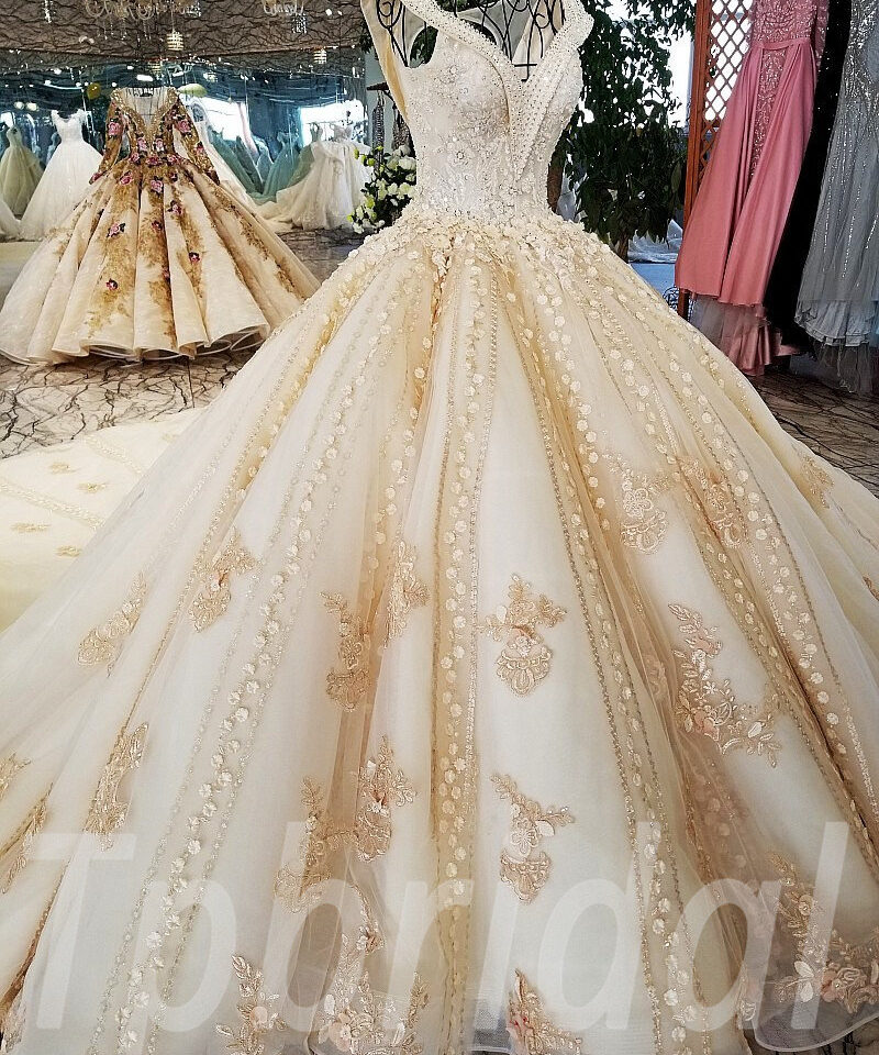 wedding dresses train-122-11