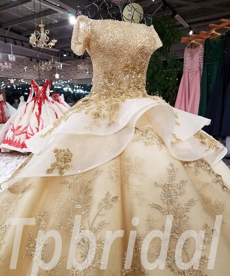 ball gown wedding dress with long trains 196-03