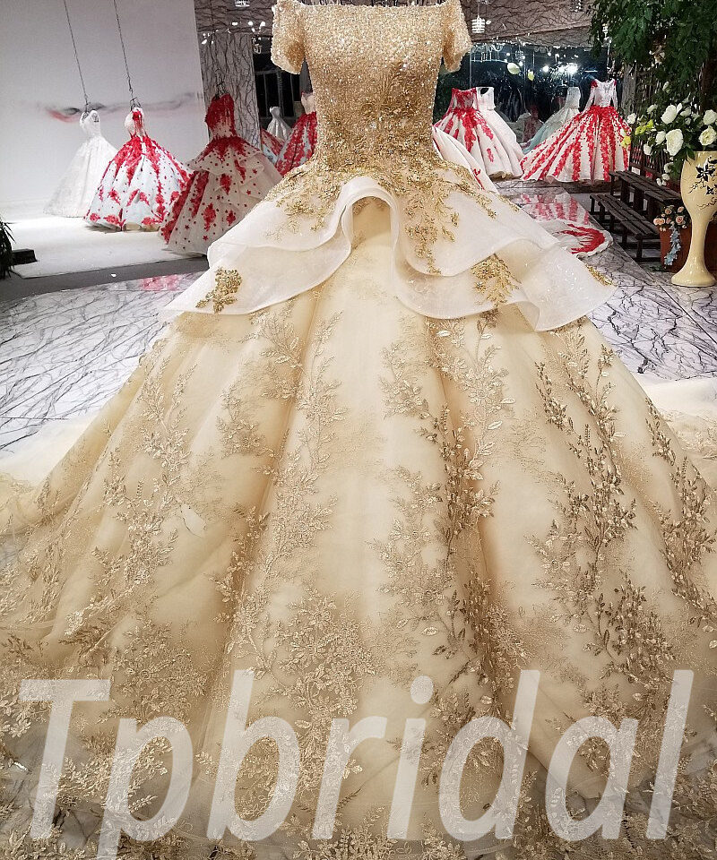 ball gown wedding dress with long trains 196-04