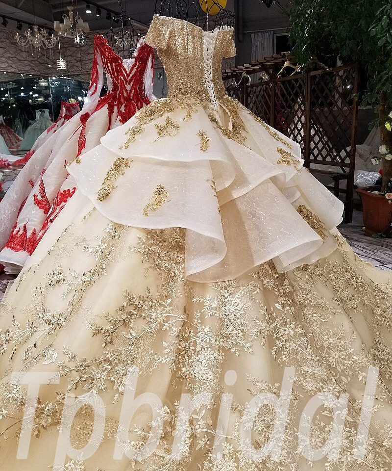 ball gown wedding dress with long trains 196-07