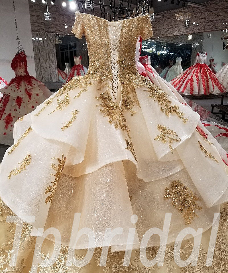 ball gown wedding dress with long trains 196-08