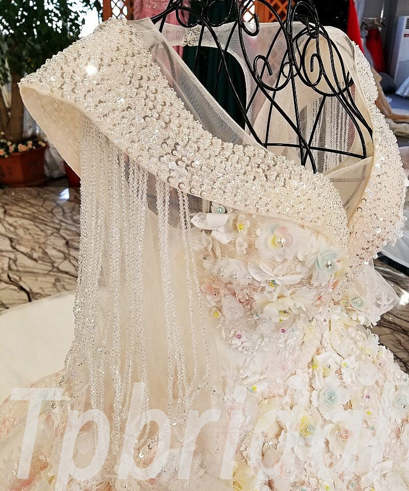 wedding dress keyhole back 184-09