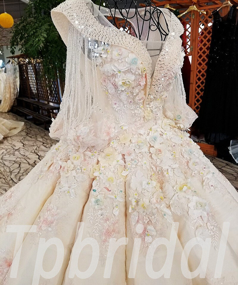 wedding dress keyhole back 184-02