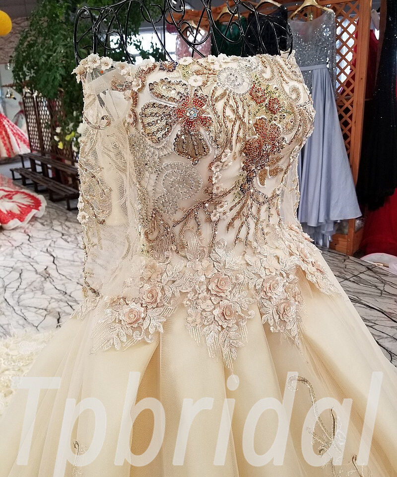 wedding dress with cape 207-04