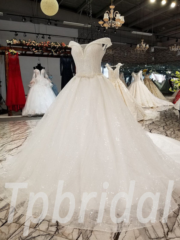 10 Amazing Wedding Dresses Under $500!