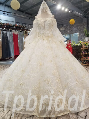 ball gown wedding dress with long train 284-08