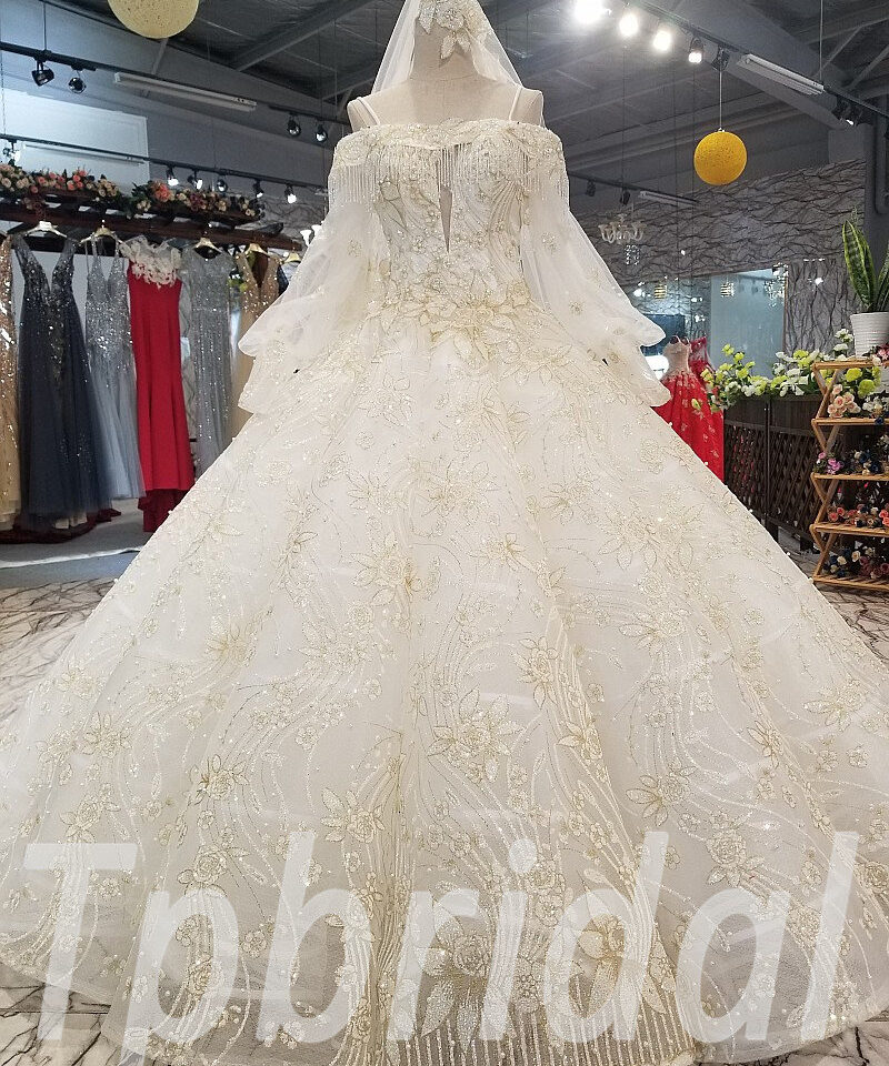 ball gown wedding dress with long train 284-08
