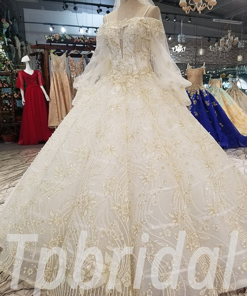 ball gown wedding dress with long train 284-09