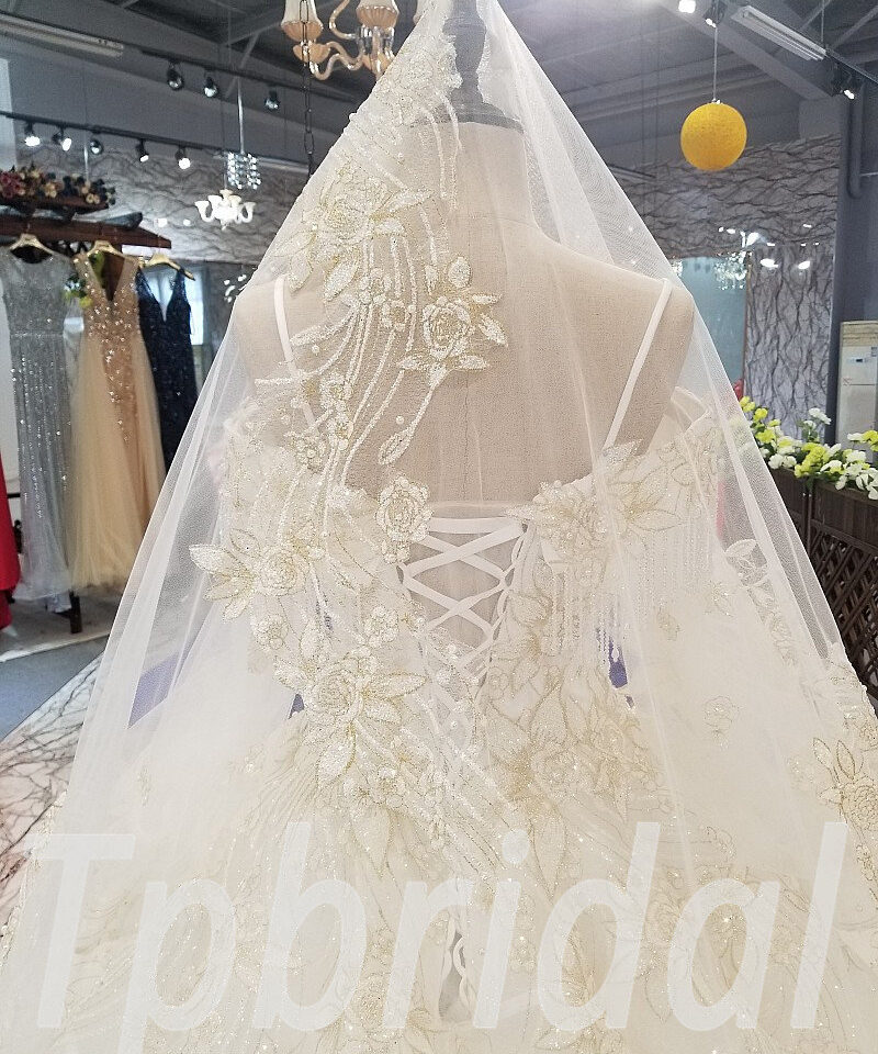 ball gown wedding dress with long train 284-10