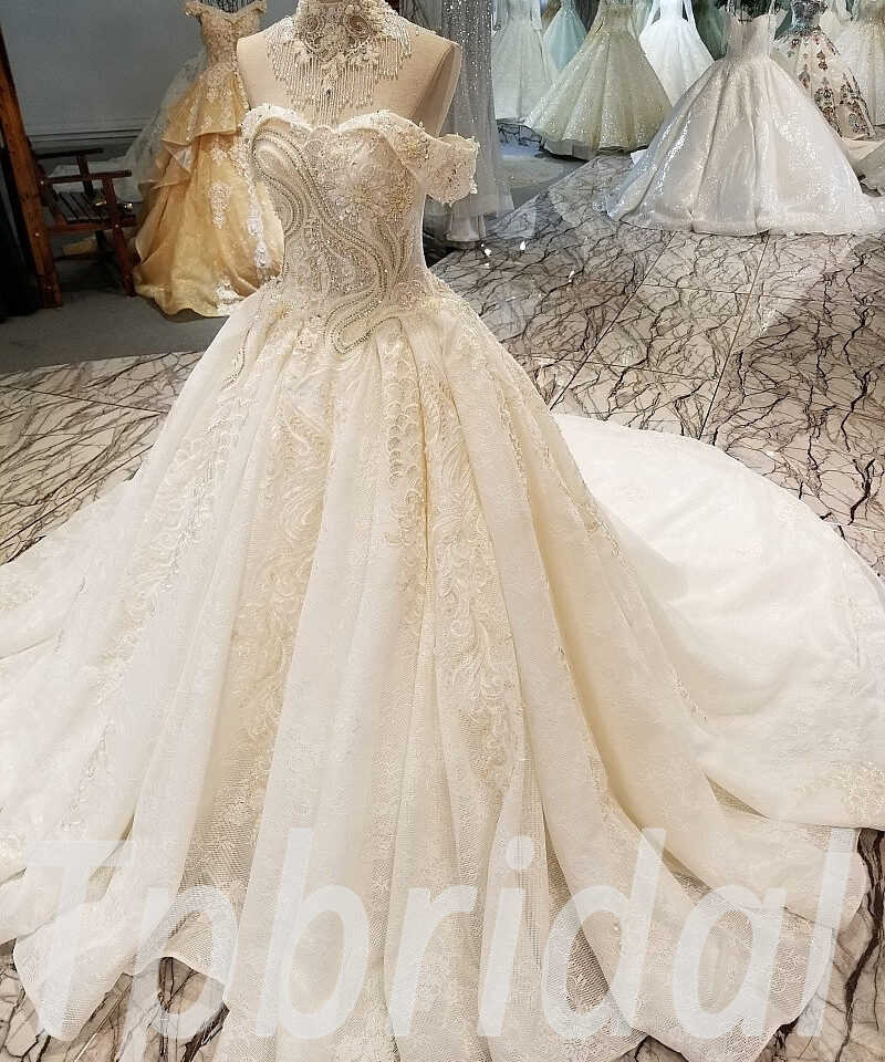 luxury wedding dress with train 309-03