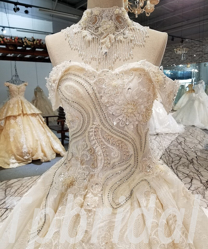 luxury wedding dress with train 309-05