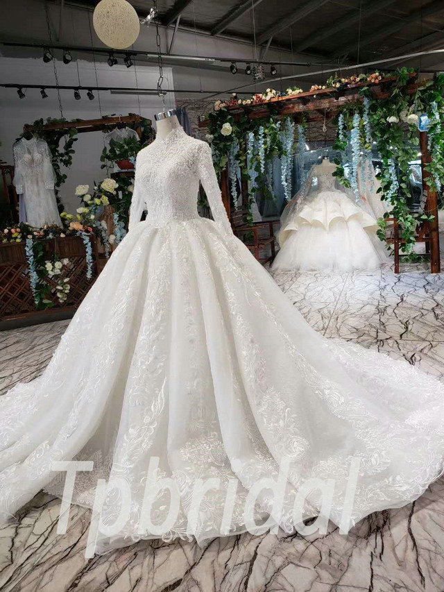 Long Sleeve Lace Wedding Dress With Train Hand made