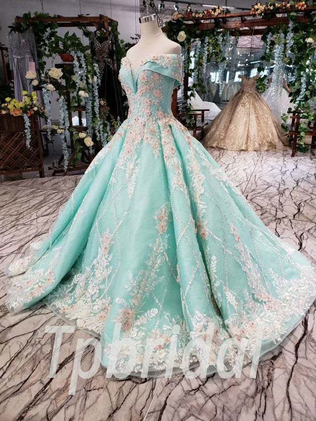The Color of Nature - 20 Refreshingly Beautiful Green Gowns! - Praise  Wedding