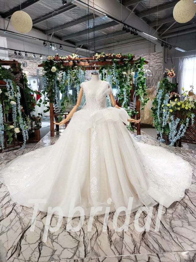 Princess Lace Wedding Dress White Flowers Lace Sleeveless