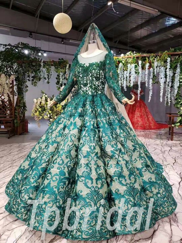 Dark Green Ball Gown Prom Dress Long Sleeve With Veil