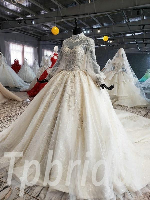 balloon sleeve wedding gown