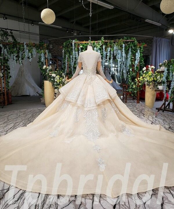 keyhole back wedding dress 649-02