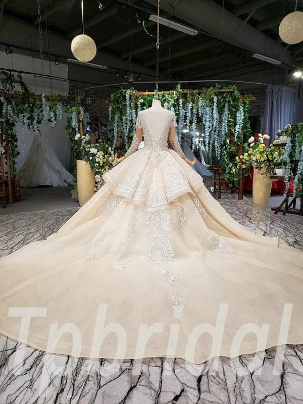 keyhole back wedding dress 649-02