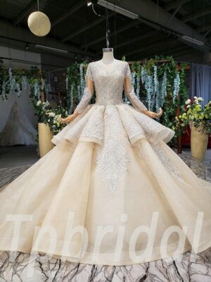 keyhole back wedding dress 649-06