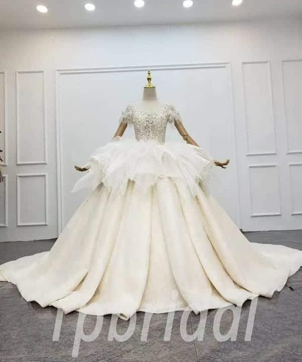 Tiered wedding dress 762-001
