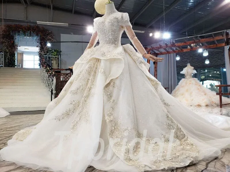 ball gown wedding dress with long train 839-002