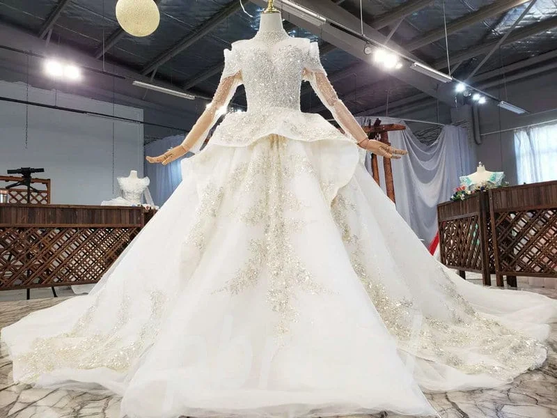 ball gown wedding dress with long train 839-003