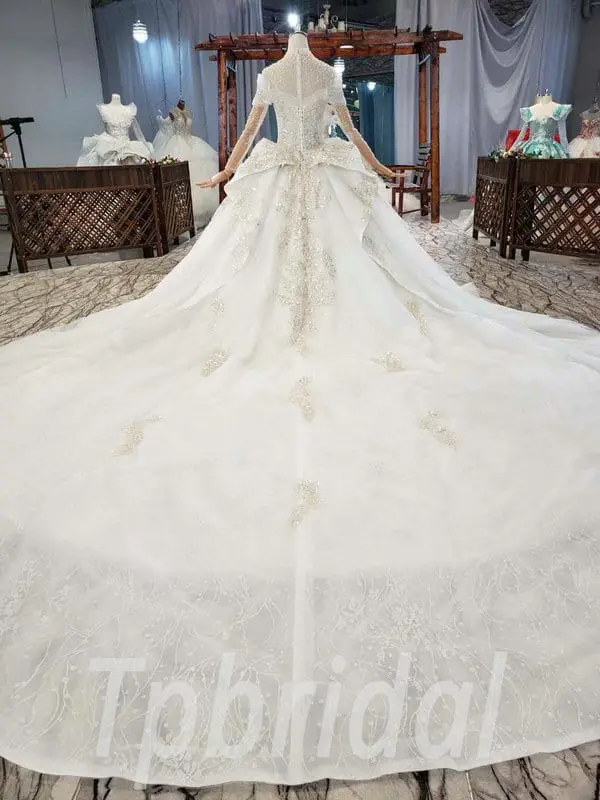 ball gown wedding dress with long train 839-009