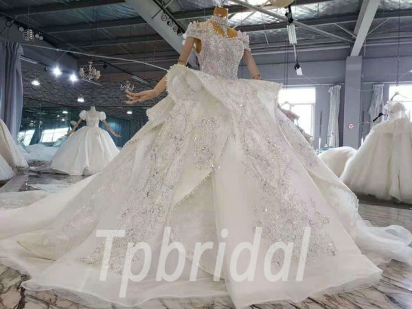 lace train wedding dress 999-001